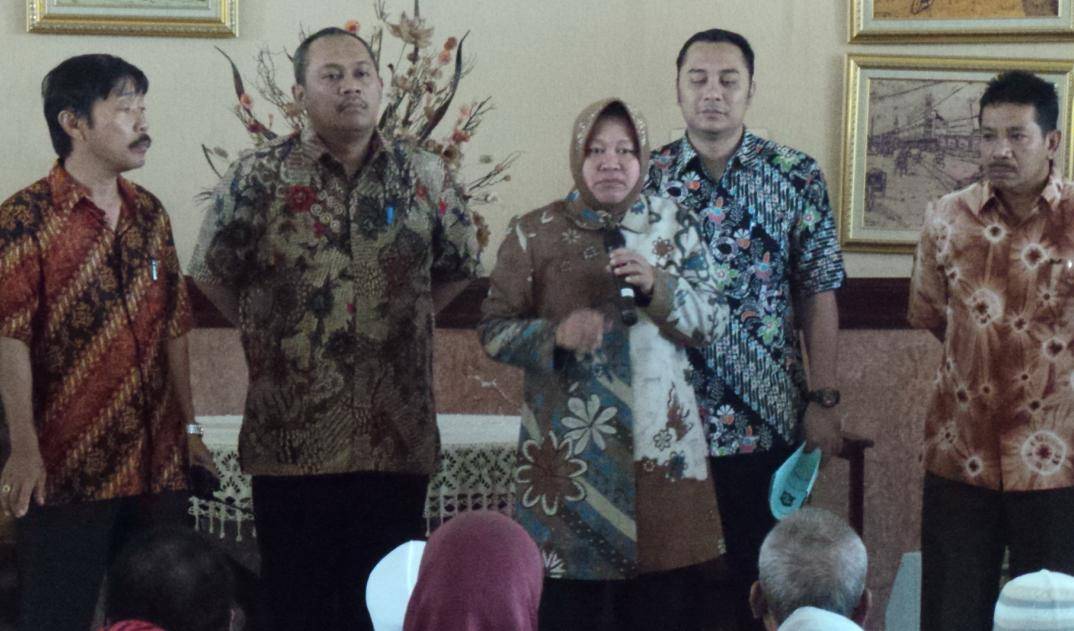 Walikota Surabaya saat menemui pada pedagang Pasar Turi , kemarin