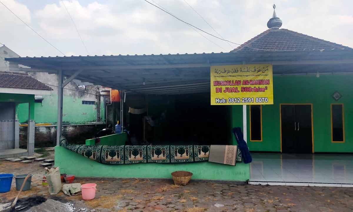 Sebuah mushola yang dijual di Jember.