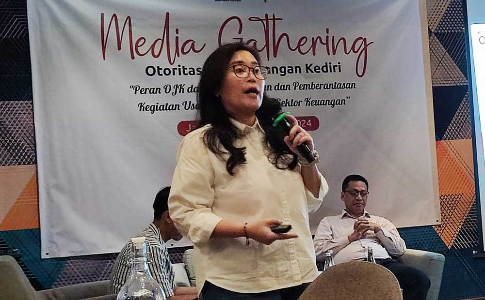 Kepala OJK Kediri, Ismiranti Saputri. Foto: MUJI HARJITA/ BANGSAONLINE