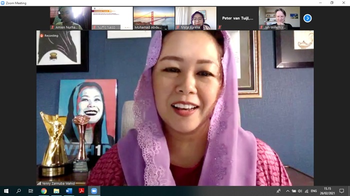 Direktur Wahid Foundation, Yenny Wahid menjadi pembicara dalam webinar yang diadakan oleh Jaringan Alumni Belanda di Indonesia. foto: istimewa
