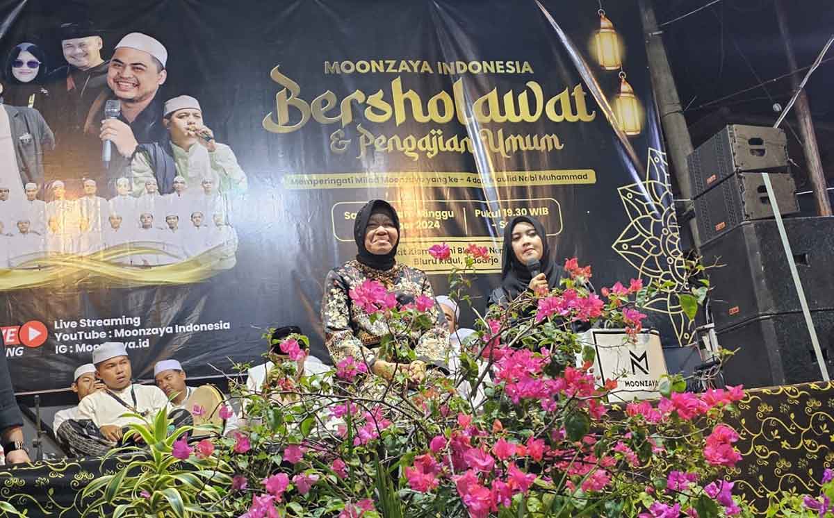 Hadiri Moonzaya Bersholawat, Risma Bercerita soal Penutupan Dolly