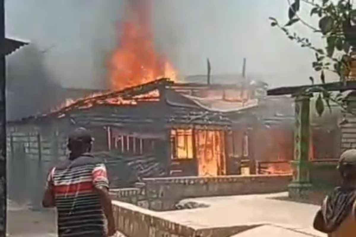 Kebakaran yang menimpa rumah Ngali (60) di Desa Gaji, Kecamatan Kerek, Tuban, Kamis (28/9/2023)