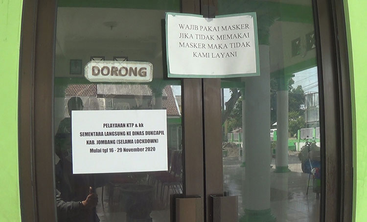 Suasana Kantor Kecamatan Kabuh usai sejumlah pegawai terkonfirmasi Covid-19. (foto: AAN AMRULLOH /BANGSAONLINE)