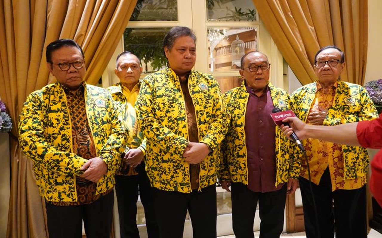Airlangga Hartarto (Tengah), Ketua Umum Partai Golkar.