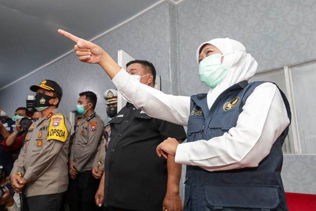 Malam Pergantian Tahun, Gubernur Khofifah dan Forkopimda Cek Pos Pelayanan dan Kota Surabaya