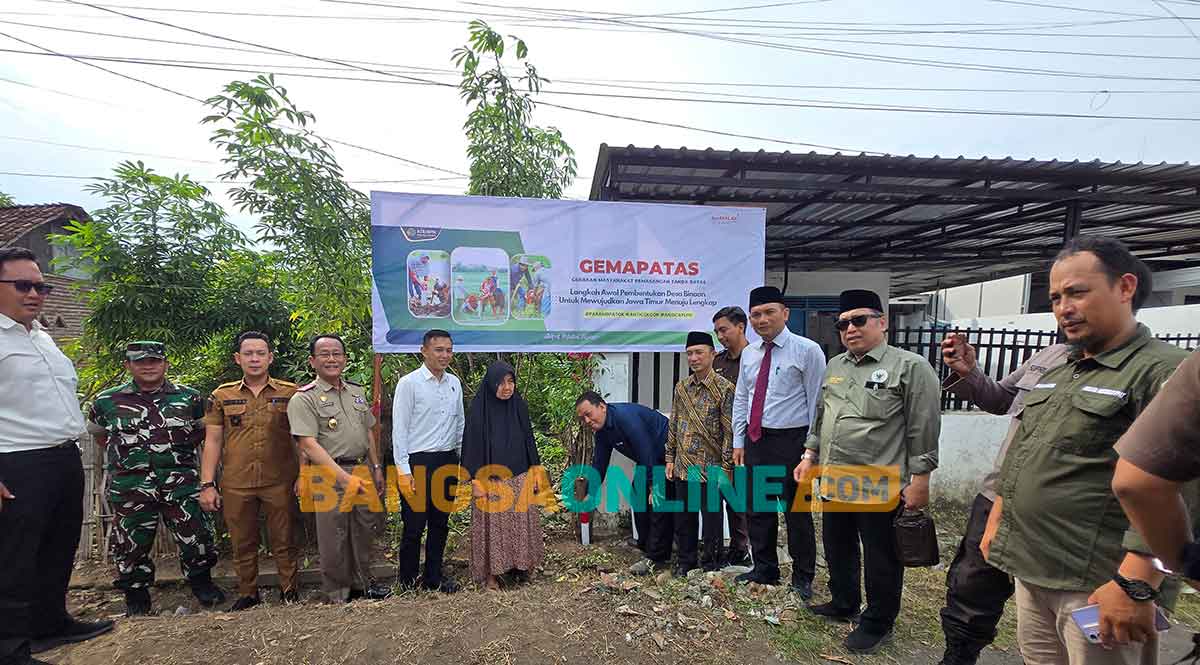Pencanangan Gemapatas atau akronim dari Gerakan Masyarakat Pemasangan Tanda Batas yang diikuti Kantah Kabupaten Probolinggo. Foto: ANDI SIRAJUDIN/BANGSAONLINE
