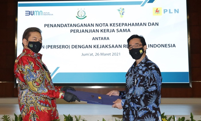 Penandatanganan PKS antara Direktur Utama PLN Zulkifli Zaini dengan Jaksa Agung Republik Indonesia Burhanuddin.