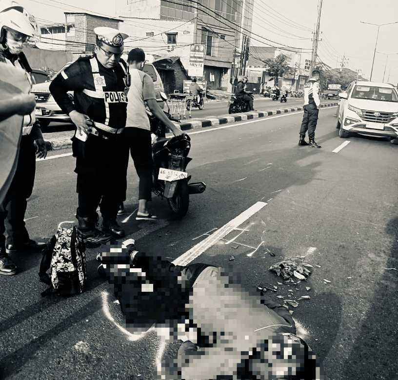 Anggota Polsek Taman saat tiba di TKP laka