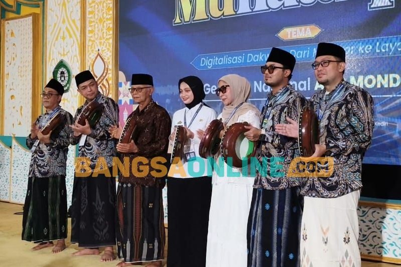 Wali Kota Kediri Bersama Para Kiai dan Ibu Nyai di Jatim Buka Gerakan Nasional Ayo Mondok