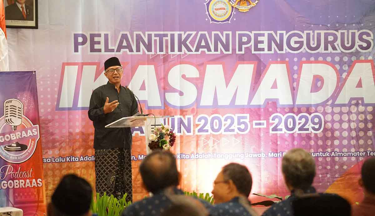 Wakil Wali Kota Kediri saat memberi sambutan di pelantikan Dewan Pengurus dan Dewan Penasihat Ikasmada 2025-2029. Foto: Ist