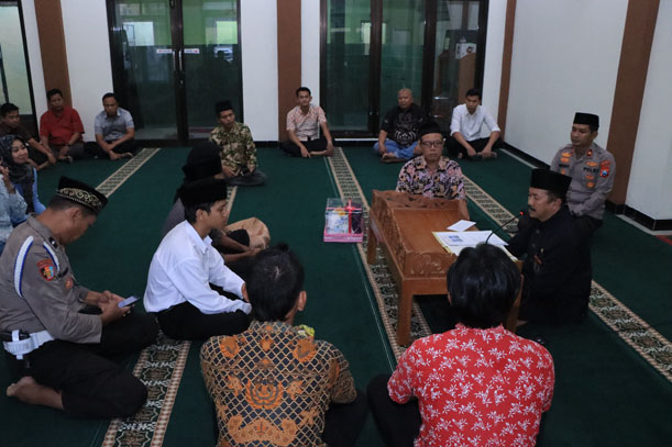 Acara pernikahan salah satu tahanan Polres Ngawi