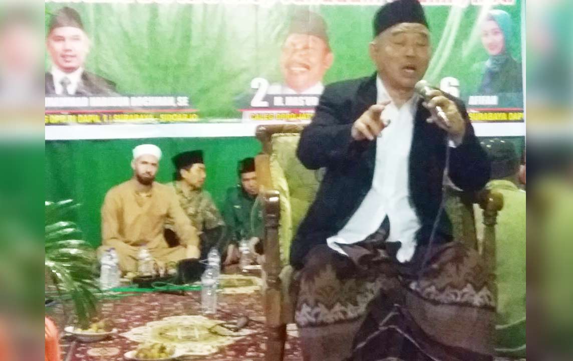  Dr KH Asep Saifuddin Chalim, MA, saat memberikan taushiah politik di Sidotopo Surabaya, Senin malam (11/2/2019). foto: bangsaonline.com