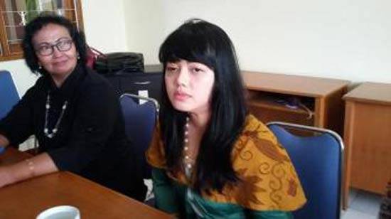 Dita saat mengadu ke LBH Apik di Jakarta belum lama ini. foto: merdeka.com