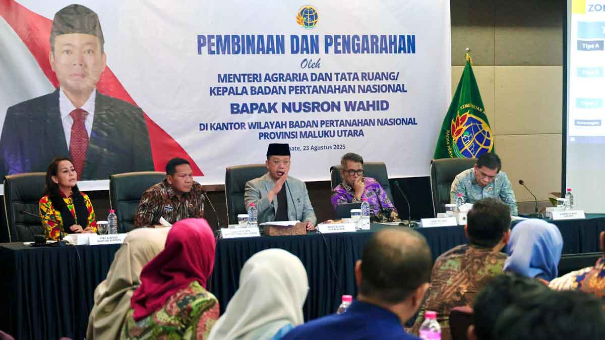 Menteri ATR/BPN saat memberi pembinaan di hadapan jajaran Kanwil BPN Maluku Utara.