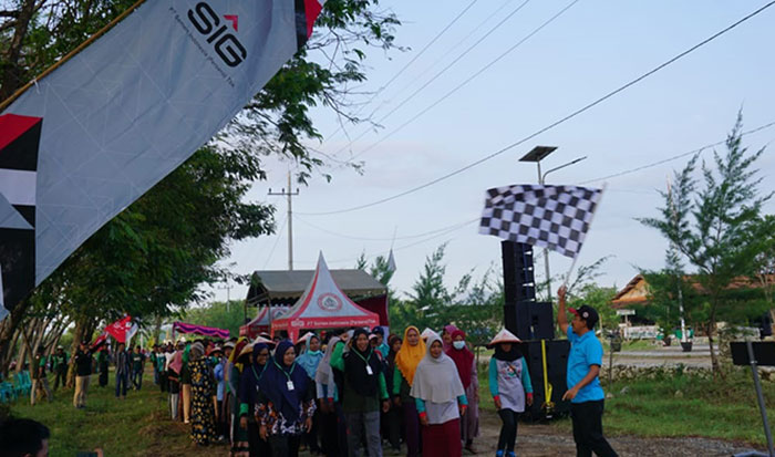 Ratusan petani saat mengikuti lomba di lahan bekas tambang milik SIG Ghopo Tuban.