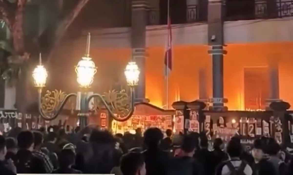 Demo di DPRD Kota Malang.