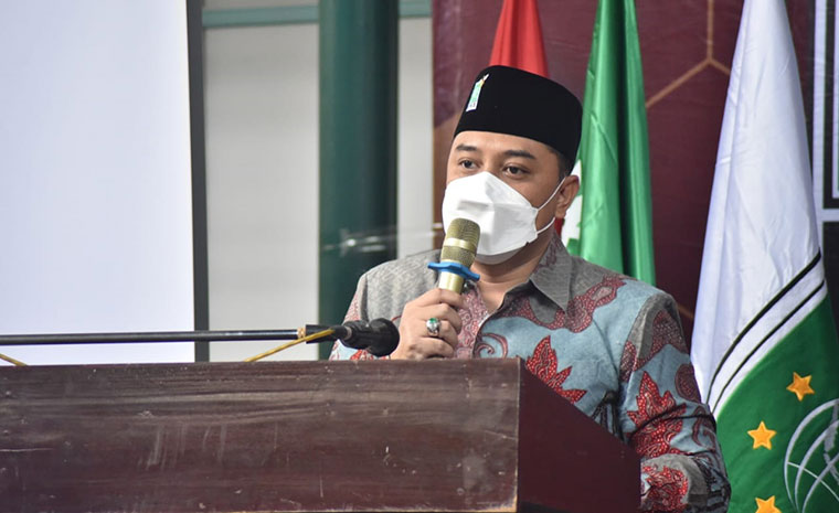 Hadiri Muscab, Wali Kota Eri Diberi Kopyah Berlogo PKB