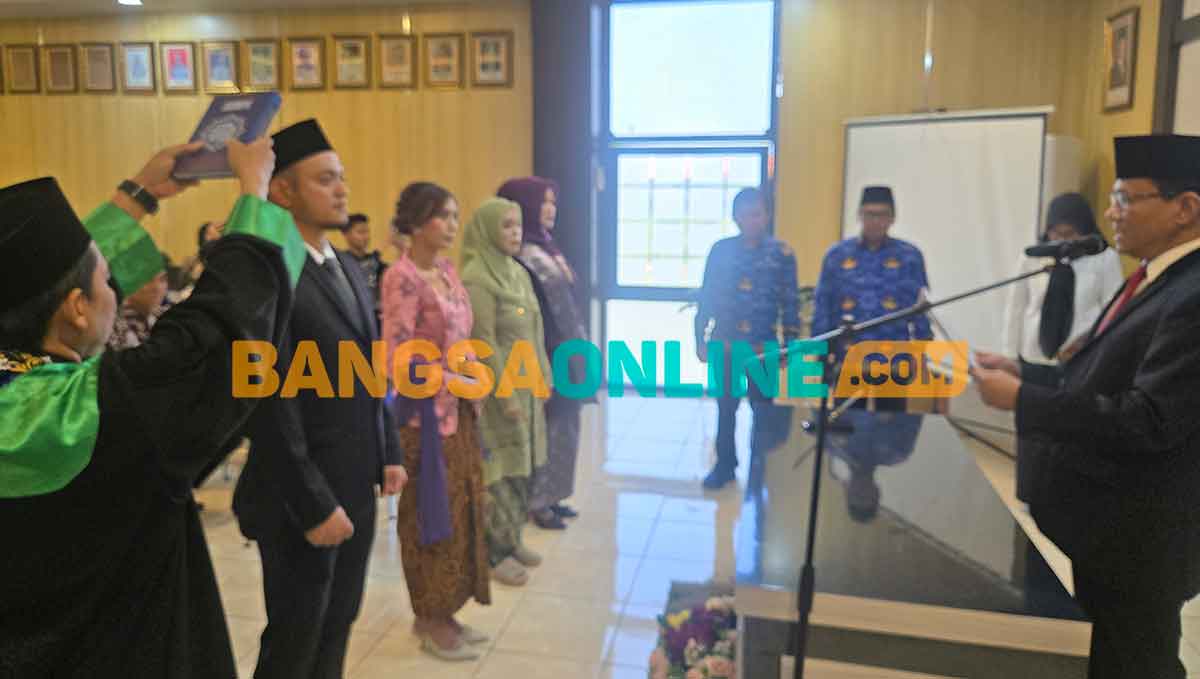 Pelantikan 4 PPAT Kantah Kabupaten Pasuruan. Foto: ANDI SIRAJUDIN/BANGSAONLINE