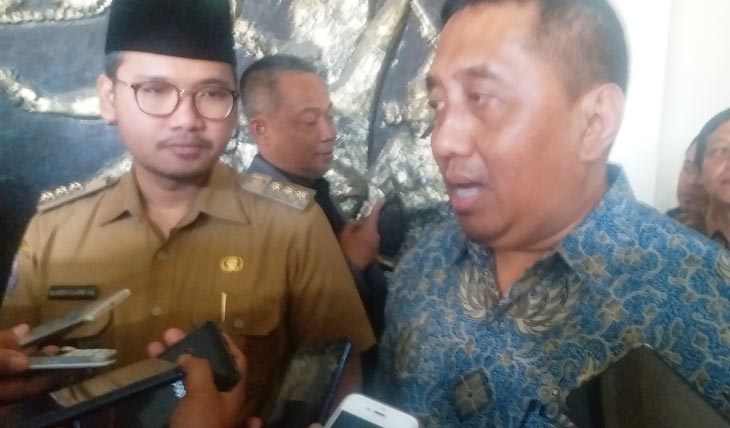 Rektor UTM Dr. Drs. Ec. Moh.Syarif, M.Si ketika menghadiri kunjungan kerja Komisi V DPR RI di Pemkab Bangkalan.
