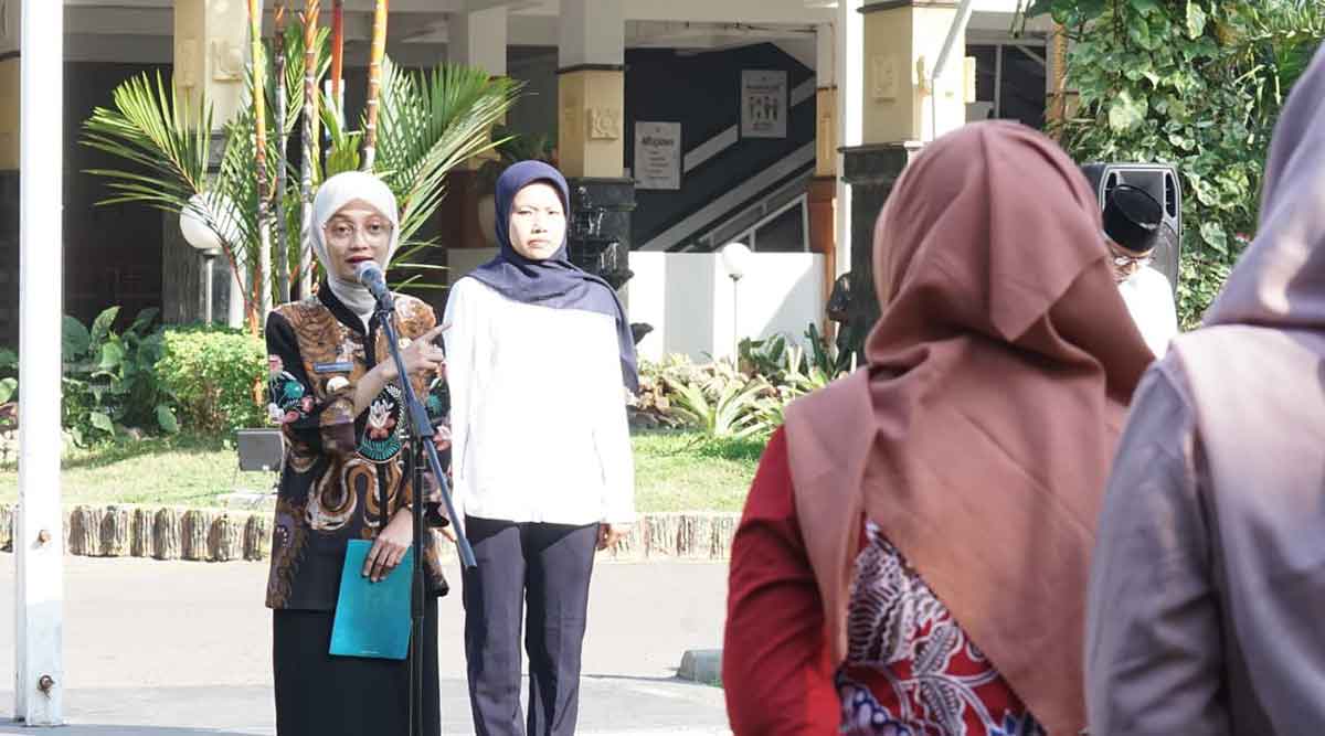 Wali Kota Kediri saat memimpin apel pagi. Foto: Ist