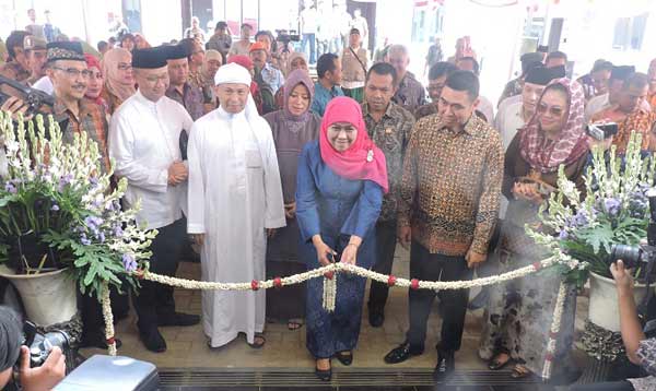 Mensos Khofifah Resmikan IPWL Yayasan Bahrul Maghfiroh di Malang