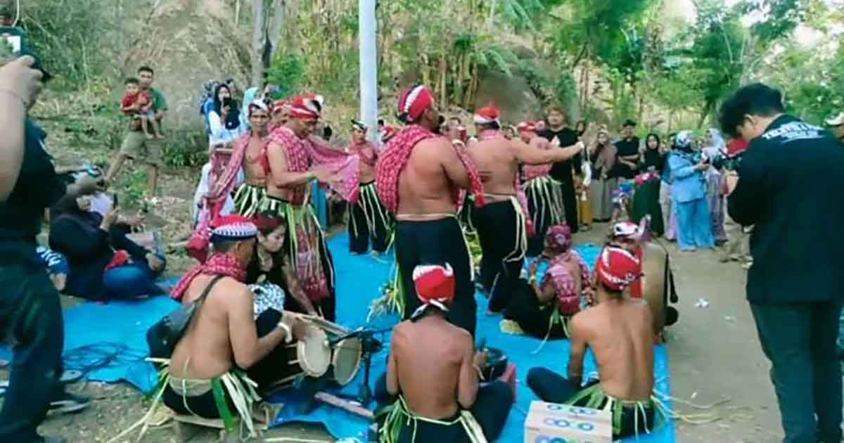 Salah satu adegan dalam film dokumenter yang mengangkat Ritual Hodo, tradisi masyarakat Dusun Pariopo, Desa Bantal, Kecamatan Asembagus, Situbondo.