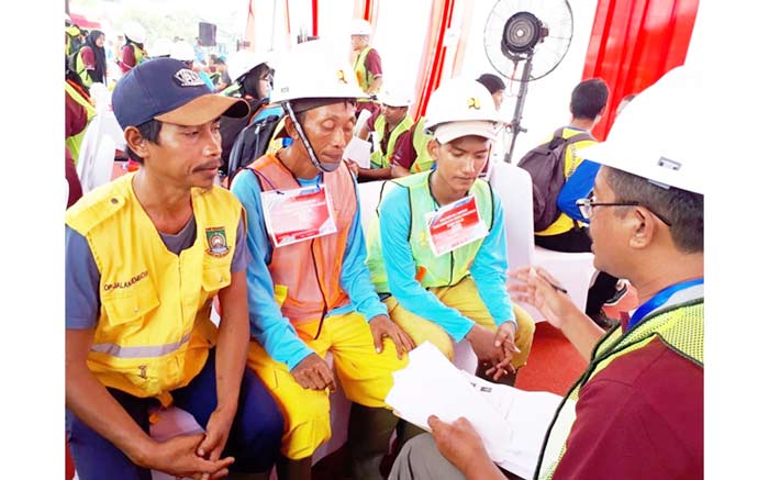 Ppara pekerja konstruksi Semen Indonesia saat mengikuti Sertifikasi Pekerja Konstruksi. 