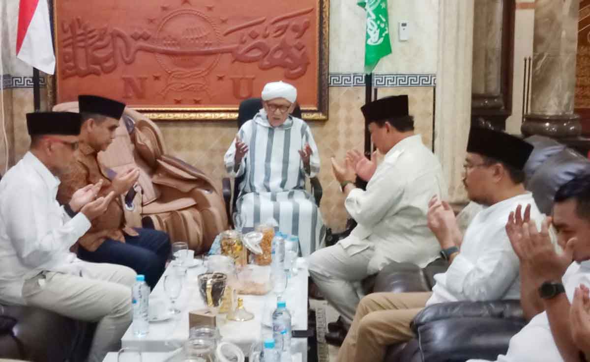 Pertemuan 1 Jam Prabowo-Kiai Miftach di Surabaya Berlangsung Gayeng