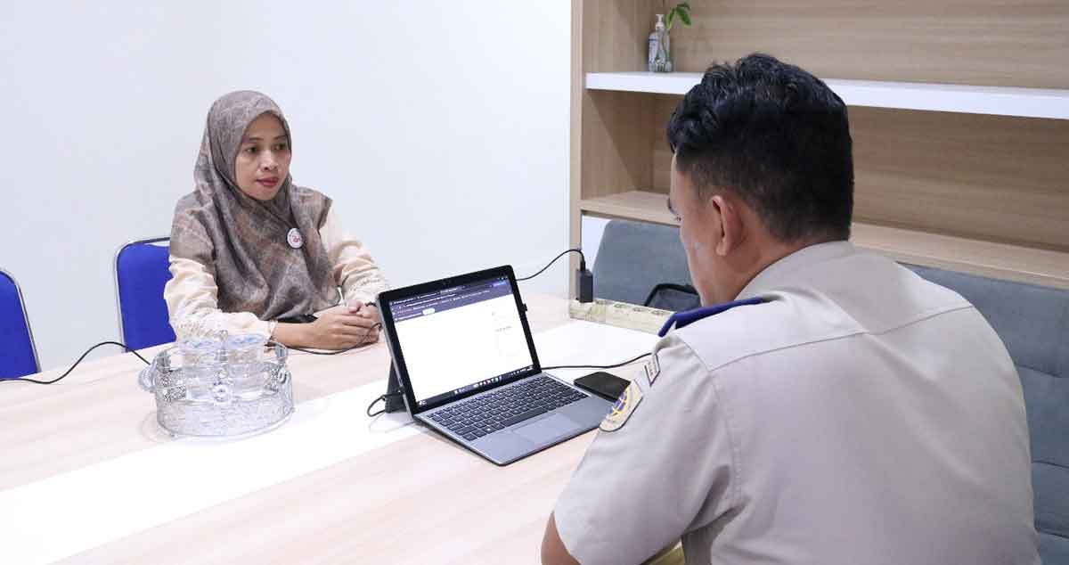 Salah satu pegawai Kantah Kabupaten Pasuruan melaksanakan ujian UPKP secara luring.