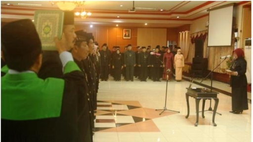 Proses pelantikan pejabat Pemkot Probolinggo. Foto:andi sirajudin/BangsaOnline.com