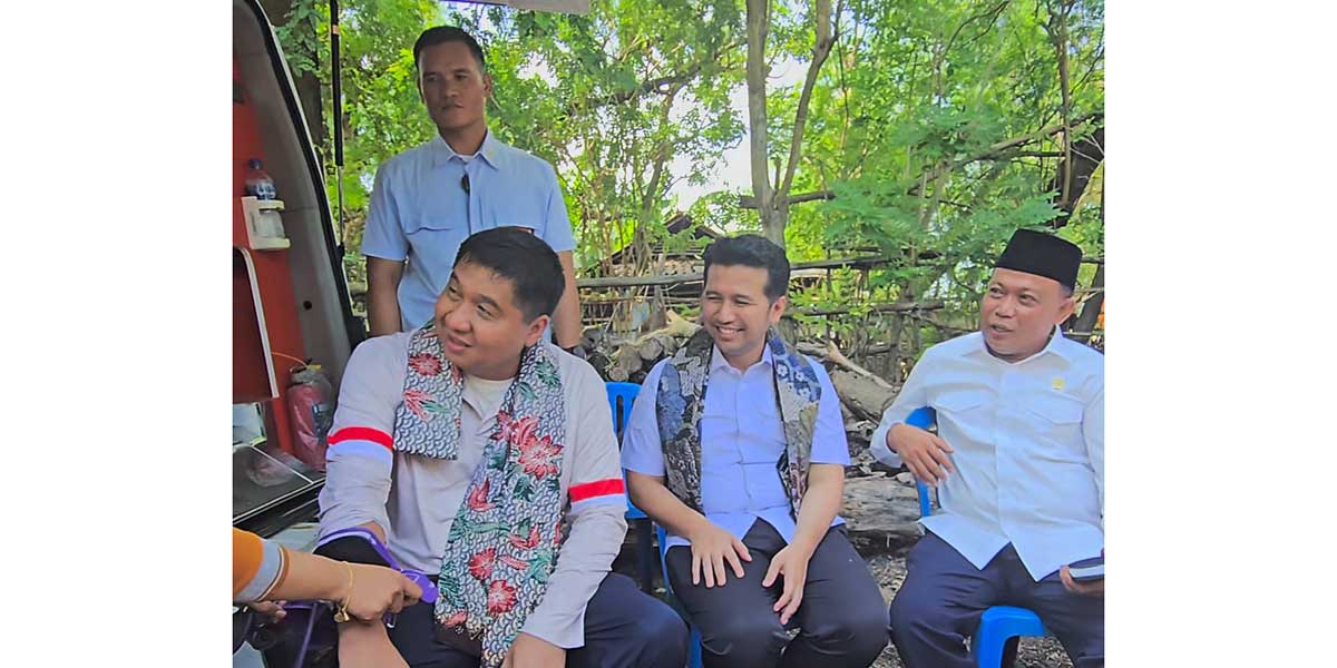 Anggota Komisi V DPR RI, Syafiuddin, bersama Wagub Jatim dan Bupati Bangkalan ketika mendampingi Menteri PKP kunjungan kerja di Bangkalan.
