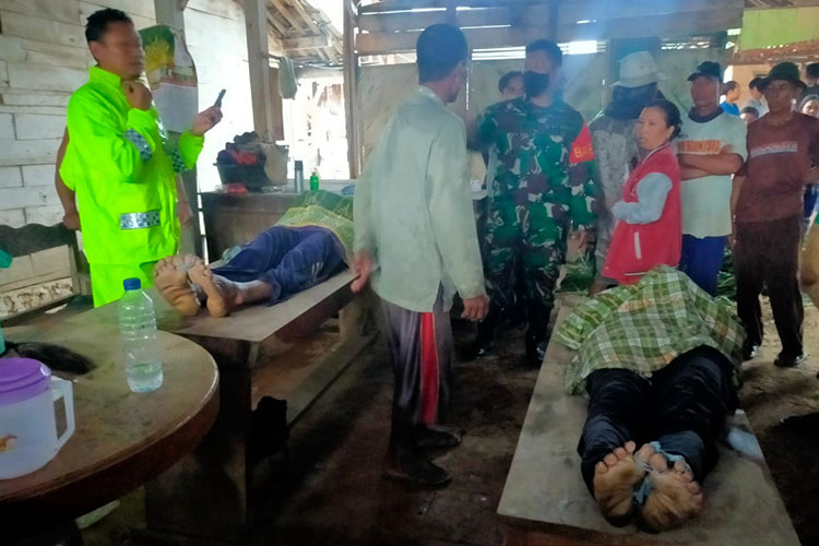 Kedua korban meninggal setelah dievakuasi Polsek Bancar dan tim medis.