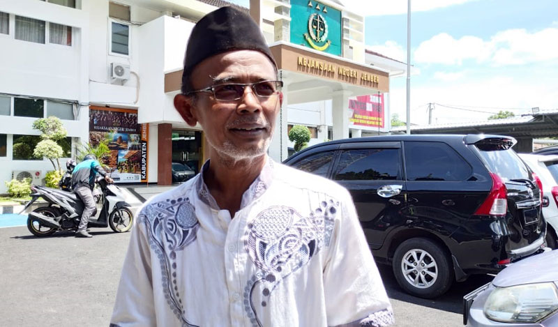 Kustiono, Koordinator Rombongan.