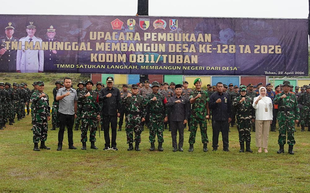 Upacara pembukaan TMMD ke-128 tahun 2026 di Lapangan Watu Gajah Kecamatan Semanding yang melibatkan berbagai unsur dan stakeholder.