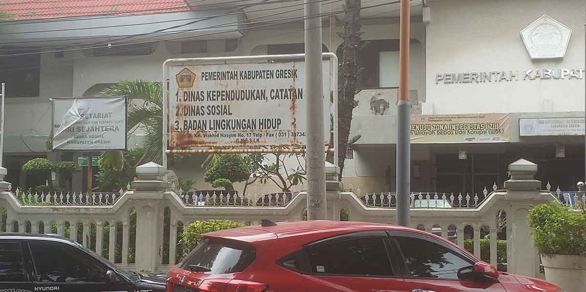 Kantor Dispendukcapil Gresik. Foto: Ist