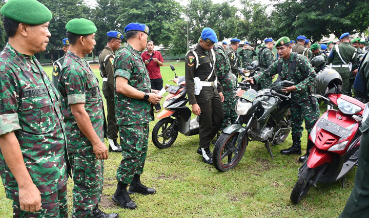 Pemeriksaan kendaraan secara mendadak milik anggota Korem 082/CPYJ .
