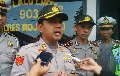 Kapolres Mojokerto, Budhi Herdi Susianto, saat memberikan keterangan. (foto: gunadhi/BANGSAONLINE)