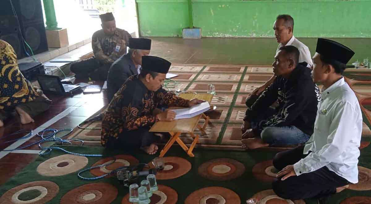 Penandatanganan akta ikrar wakaf massal yang dilakukan Tim Wakaf Kantah Kabupaten Pasuruan.