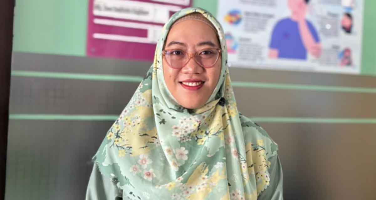 Dokter gigi dari Klinik dr. Emi A, Reina Hayat Pradipta.