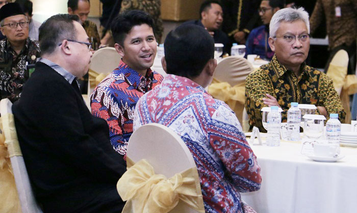 Wagub Emil Dardak saat menghadiri Talkshow Breakthrough Ideas, Innovation and Action for better East Java by Nawa Bhakti Satya bersama Prof. Rhenald Kasali, Ph.D, di Ballroom Dyandra Convention Center, Kamis (6/2). foto: ist