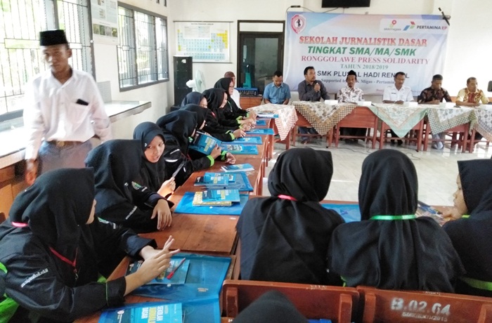 Santri dan Santriwwati Ponpes Al Hadi Rengel saat mengikuti Pelatihan Jurnalistik.
