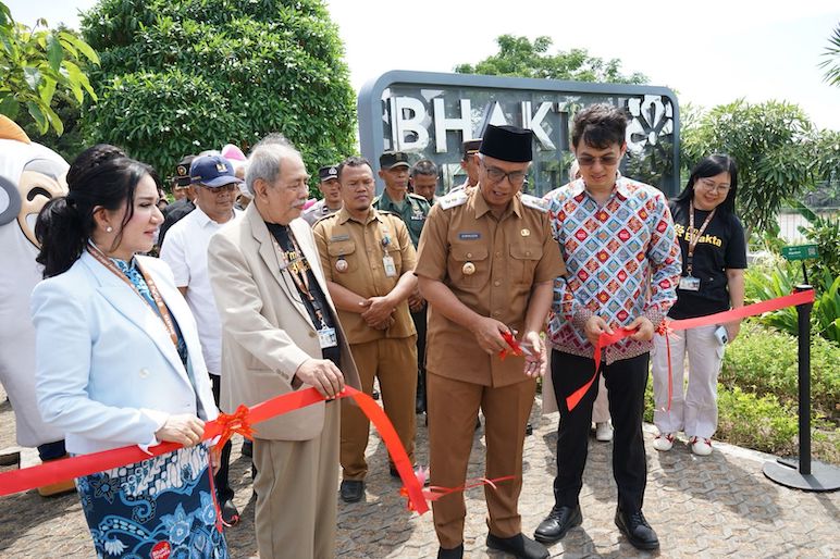 Wakil Wali Kota Kediri Gus Qowim saat prosesi pengguntingan pita. (Ist)
