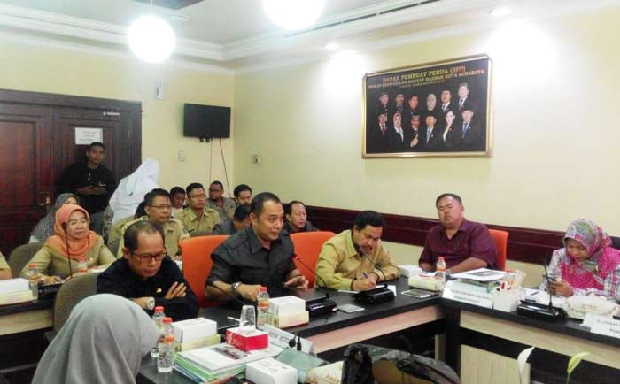 Kepala Bappeko Surabaya, Eri Cahyadi saat dengar pendapat dengan DPRD Surabaya, Senin (3/9).