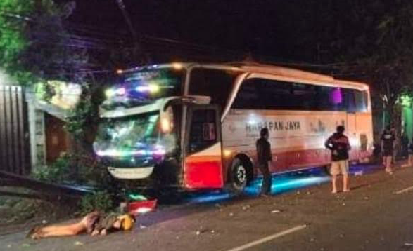 Bus Harapan jaya jurusan Jakarta-Tulungagung yang mengalami kecelakaan di Kota Kediri (dok. Ist)