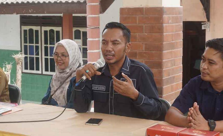 Ketua Komisi IV DPRD Kabupaten Gresik, Muchamad Zaifudin saat menyampaikan arahan dalam kegiatan sosialisasi bersama BPJS Kesehatan Cabang Gresik di Kantor Kecamatan Menganti. (Ist)