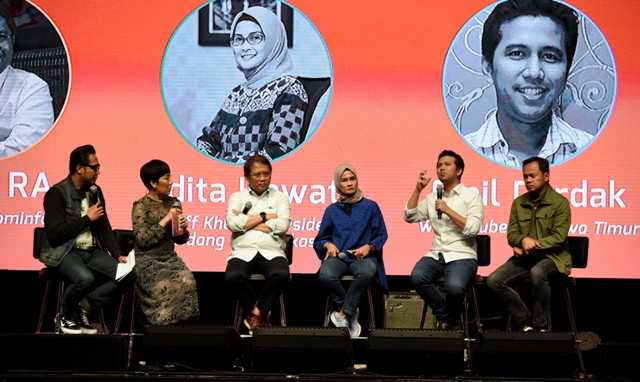 Wagub Jatim saat menjadi pembicara pada acara Siberkreasi Netizen Fair 2019 di The Kasablanka Hall, Kota Kasablanka Mall, Jakarta. foto: ist