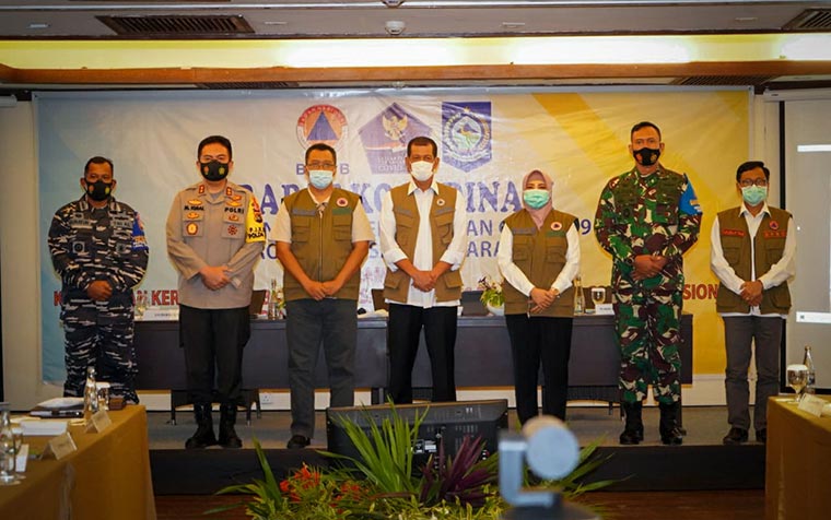 Kepala BNPB RI, Letnan Jenderal TNI Doni Monardo menggelar rapat koordinasi bersama Satuan Tugas Penanganan Covid-19 di Provinsi NTB. 