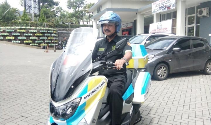 Djoko Purnomo, Kabid Pengelolaan Informasi Administrasi Kependudukan dan Pemanfaatan Data Dispendukcapil saat uji coba naik Mosgun,  Kamis (20/2).