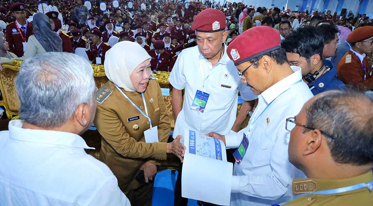 Gubernur Khofifah ketika menghadiri peresmian 166 titik SR dan groundbreaking 104 SR permanen se-Indonesia oleh Presiden Prabowo di SRT 9 Banjarbaru, BBPPK Banjarmasin.