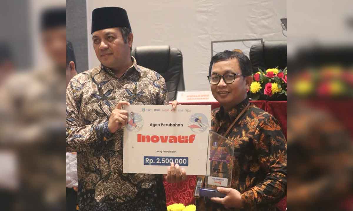 Pemprov Jatim Serahkan Penghargaan untuk Pemenang Agen Perubahan Terpuji 2024